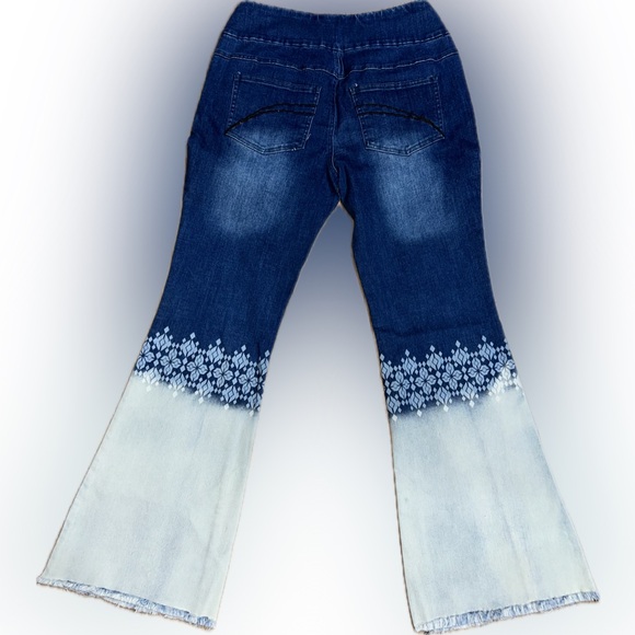 NWOT The Pyramid Collection SZ 2 pull on laser faded denim pants/waist 28”-34” - Picture 3 of 7